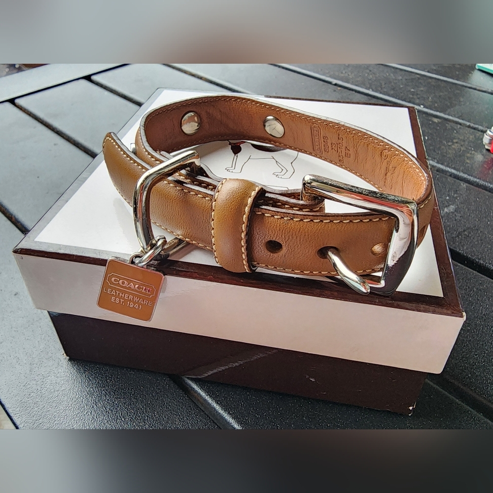 New Coach Limited Edition Saddle Calf Leather Snap Detail Collar XS